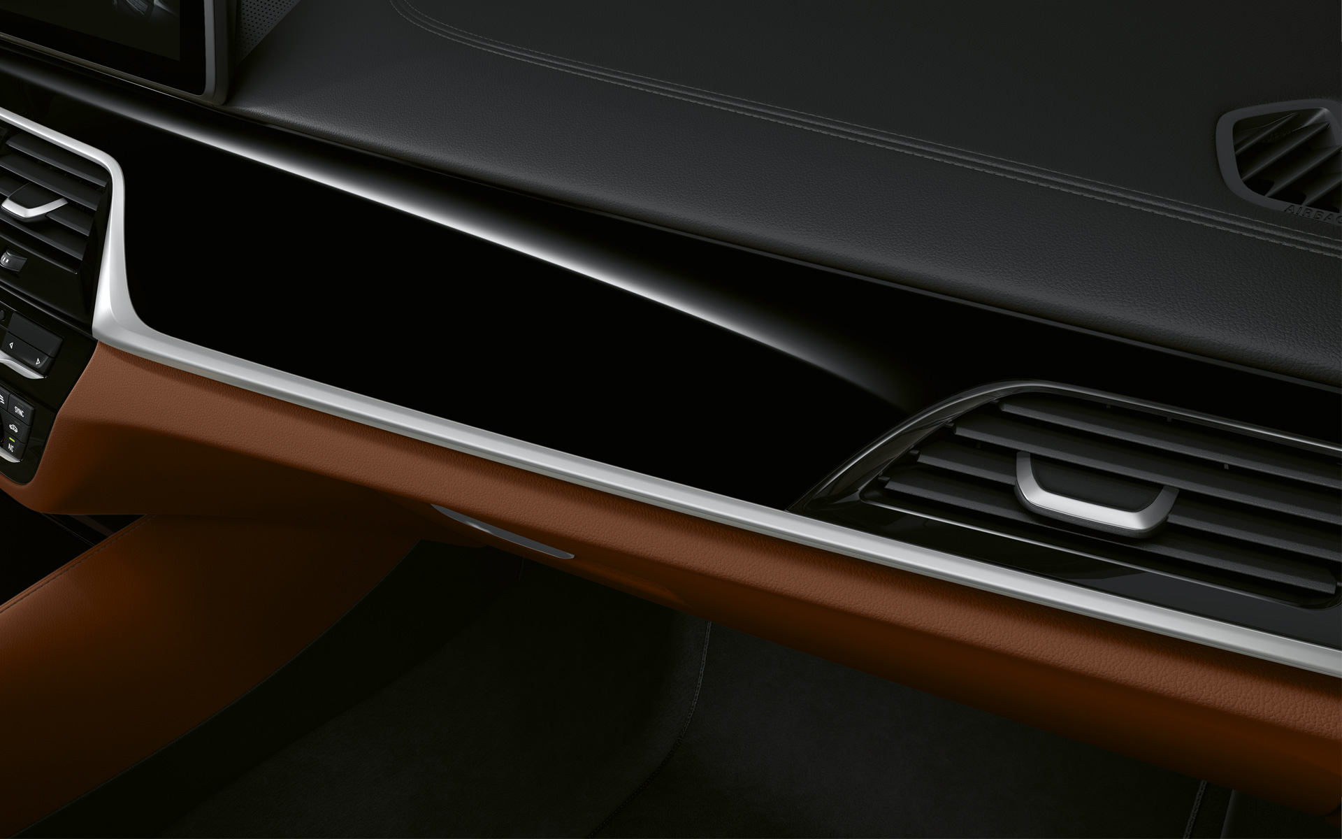 BMW Série 5 Berlina, G30, LCI, posto de condução em detalhe, frisos interiores em preto Piano com linha de realce em cromado com brilho pérola BMW Série 5 Berlina, G30, atualização, 2020, posto de condução em detalhe, frisos interiores em preto Piano com linha de realce em cromado com brilho pérola