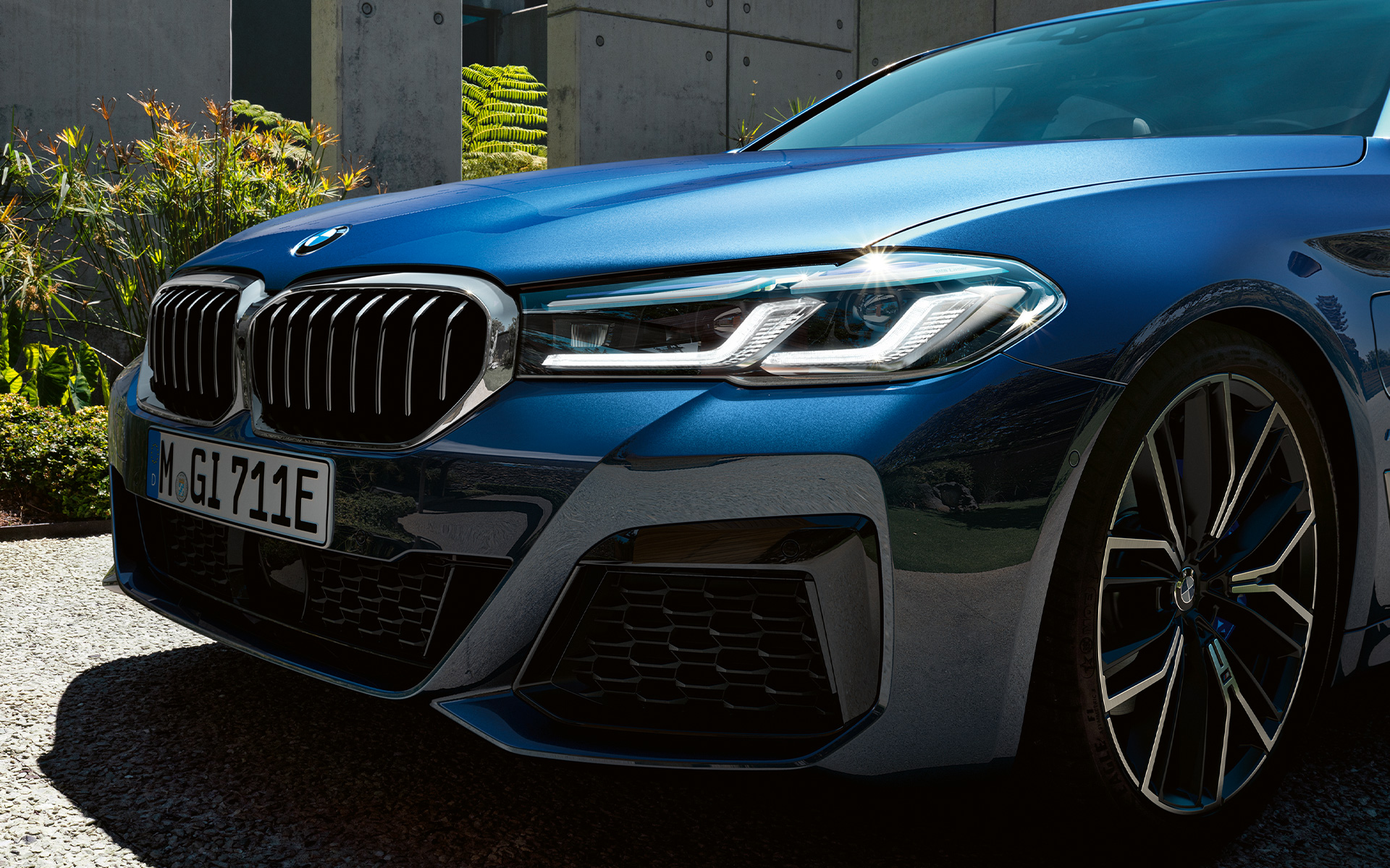 BMW Laserlight, BMW Série 5 Berlina, G30 BMW Laserlight, BMW Série 5 Berlina, G30, atualização, 2020, pintura azul Phytonic, grande plano da dianteira