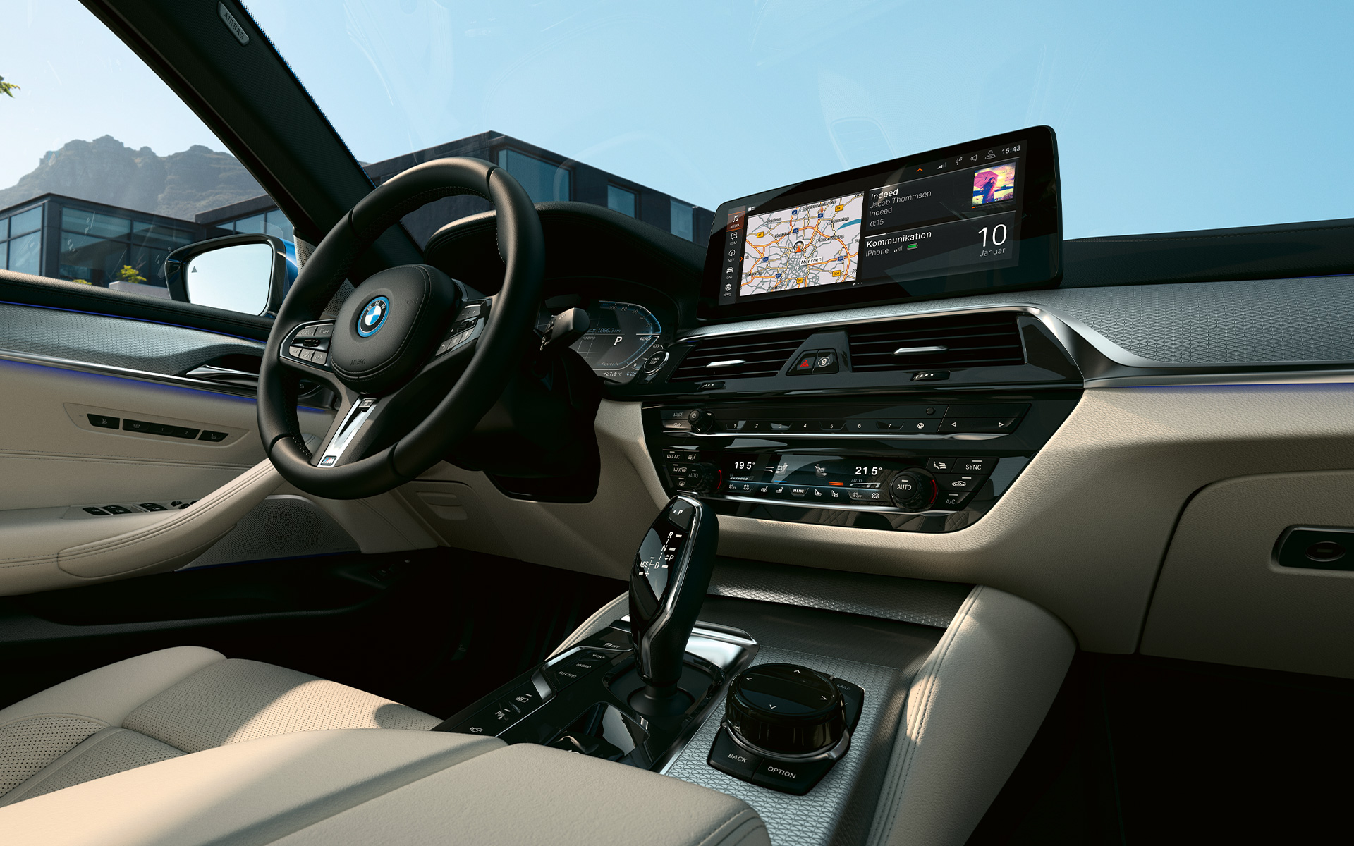 Interior, BMW Série 5 Berlina, G30 Ecrã de controlos e volante desportivo em pele, BMW Série 5 Berlina, G30, atualização, 2020, interior