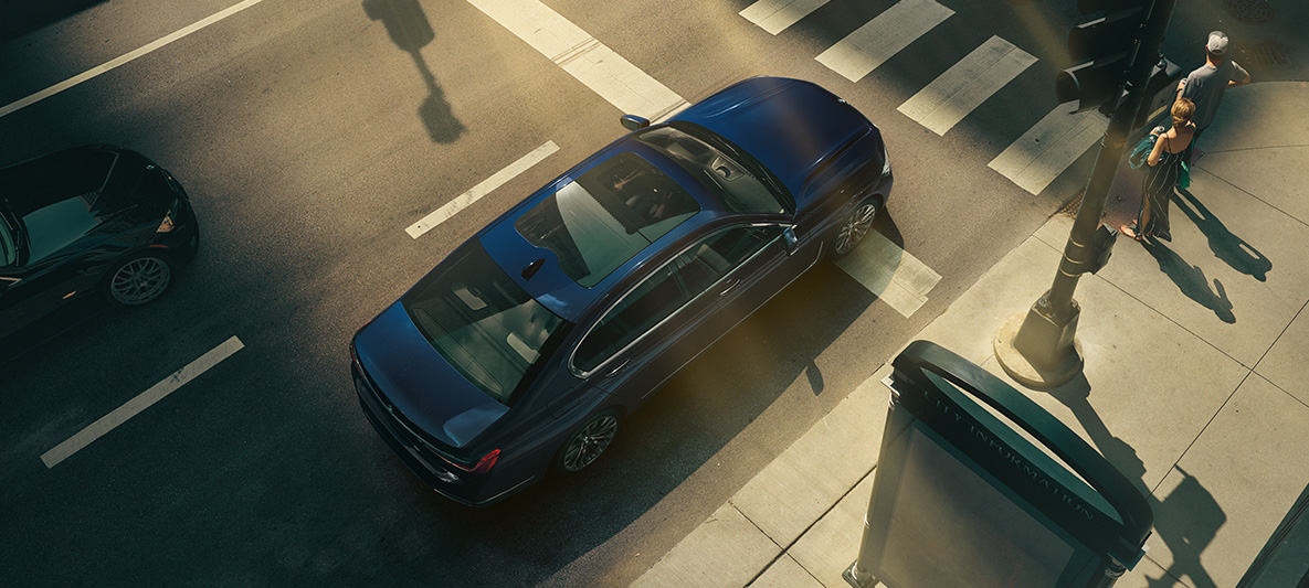 BMW Série 7 Berlina BMW Individual, perspetiva de topo Perspetiva de topo do BMW Série 7 Berlina BMW Individual em vermelho