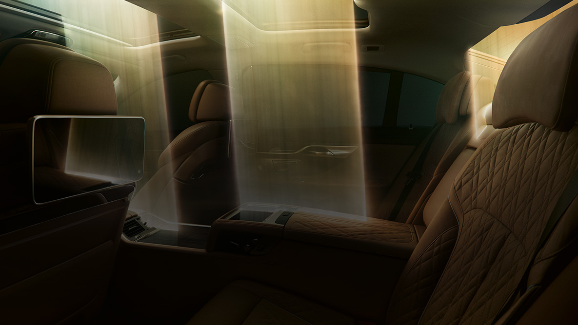 BMW Série 7 Berlina, interior Interior do BMW Série 7 Berlina: incidência de luz através teto de abrir panorâmico