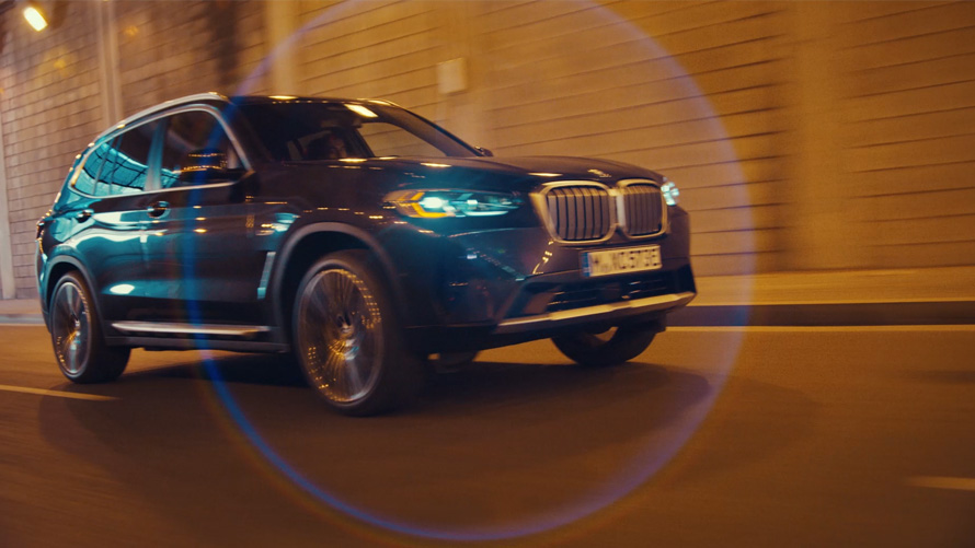 BMW X3, G01, dinâmica de condução, pintura cinza Sophisto, 2021 BMW X3, G01, dinâmica de condução, perspetiva frontal a três quartos, pintura cinza Sophisto, 2021